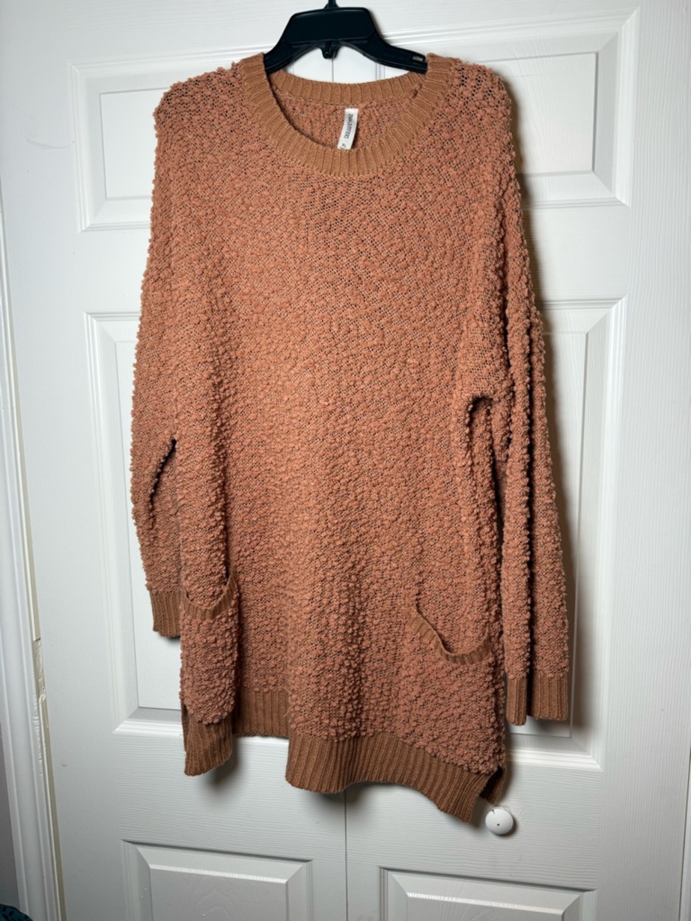 Zenana Outfitters‎ popcorn textured sweater with pockets